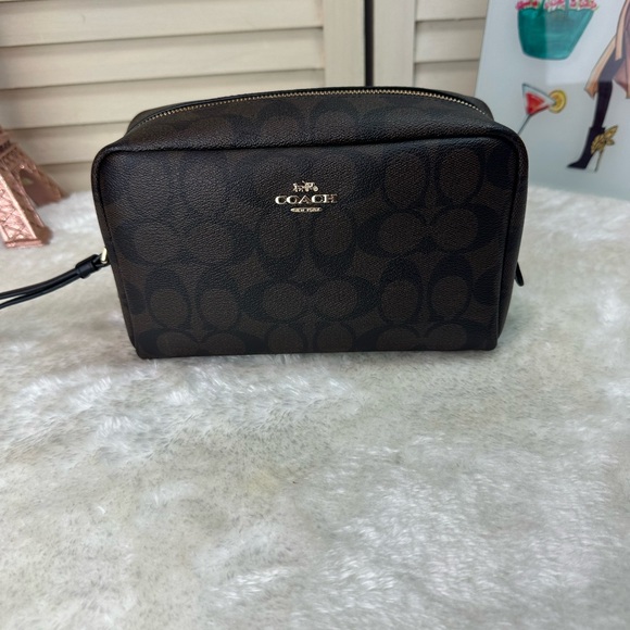 Coach cosmetic pouch - Picture 1 of 7